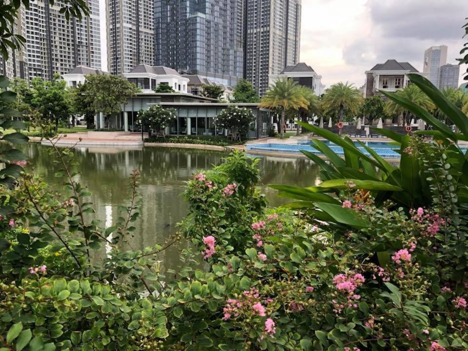 Homes By Christine - Vinhomes Central Park Хошимин Экстерьер фото