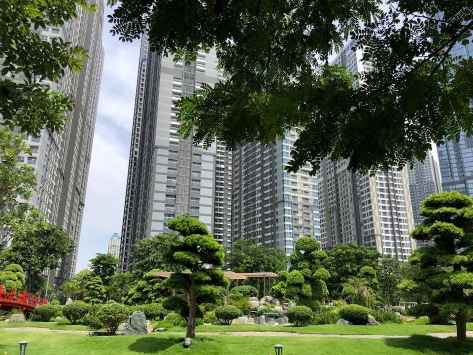 Homes By Christine - Vinhomes Central Park Хошимин Экстерьер фото